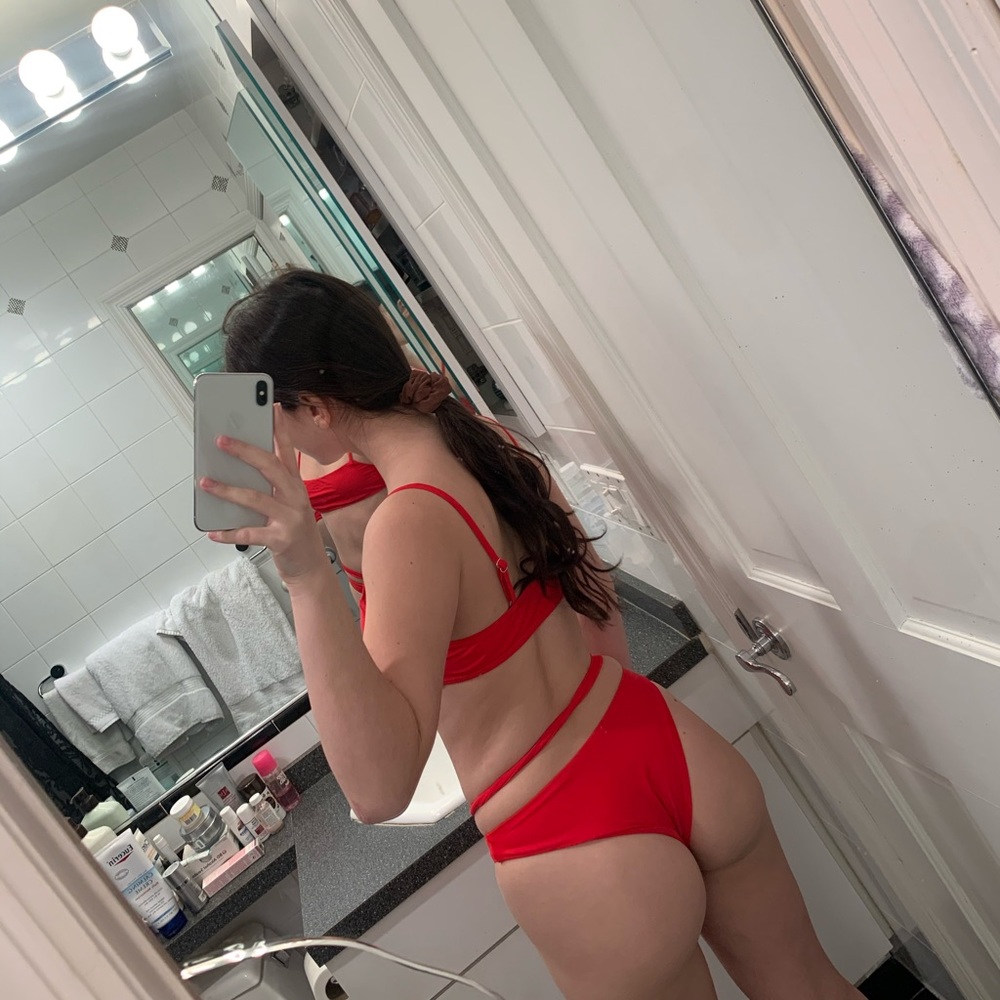 Red bikini set - Picture 3 of 3
